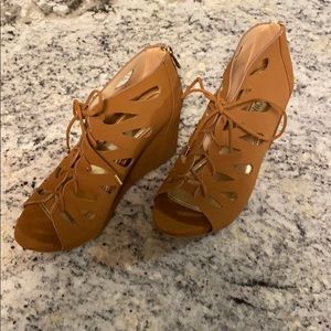 Hot Tomato camel wedges